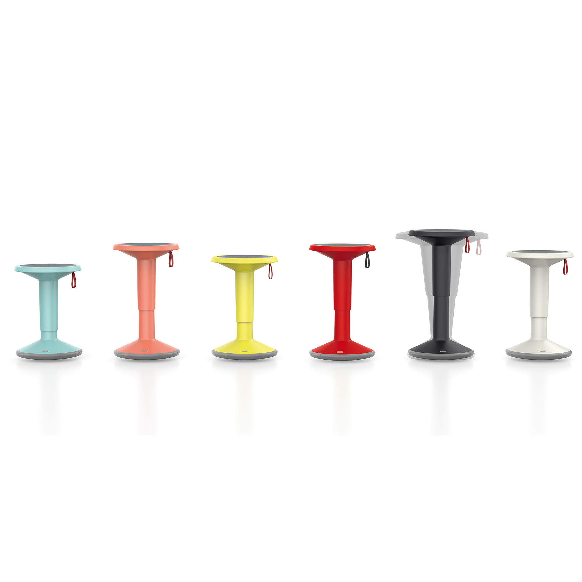 Sechs bunte ergonomische Stehhocker in verschiedenen Farben und Höhen.