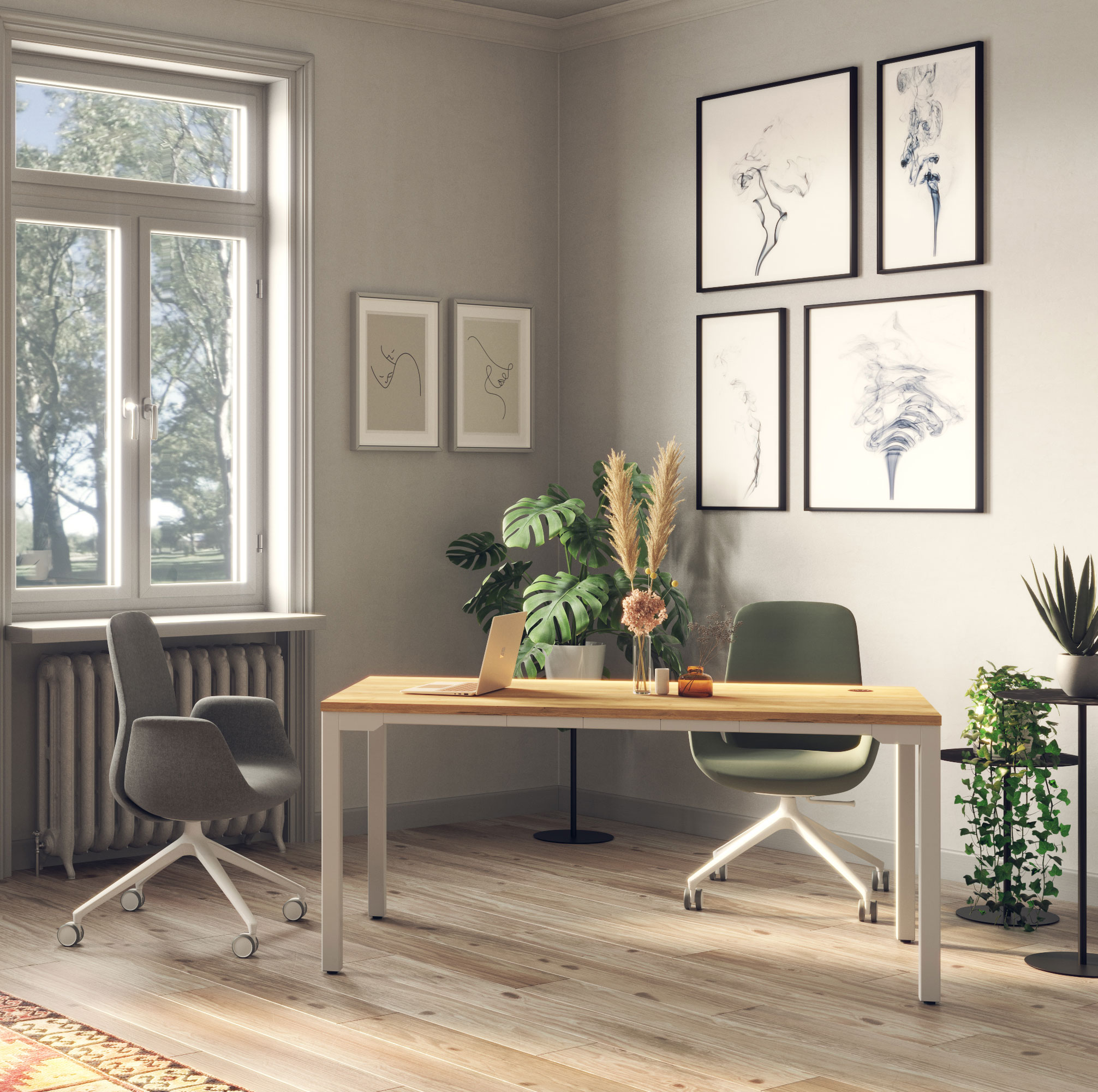 Heller Arbeitsplatz mit Holzschreibtisch, zwei Stühlen und vielen Pflanzen.