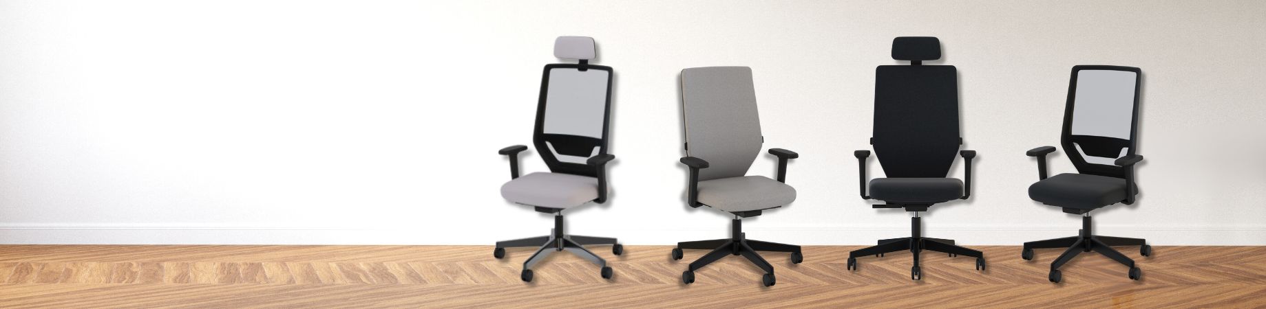 Vier Bürostühle in unterschiedlichen Farben und Designs vor einem hellen Hintergrund.