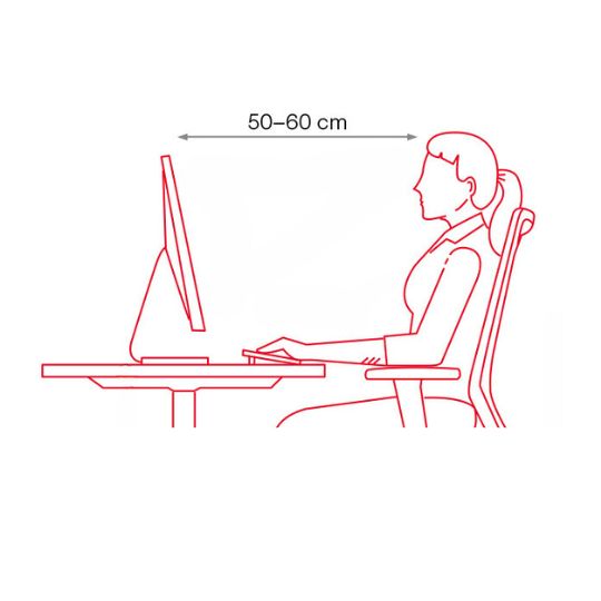 Ergonomische Sitzhaltung am Schreibtisch mit empfohlenem Abstand von 50-60 cm zum Monitor.
