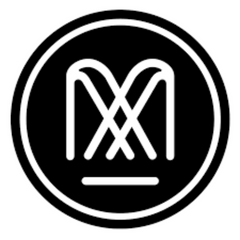 Ein einfaches schwarzes Logo mit einem weißen Symbol, das die Buchstaben 'M' und 'W' stilisiert darstellt.