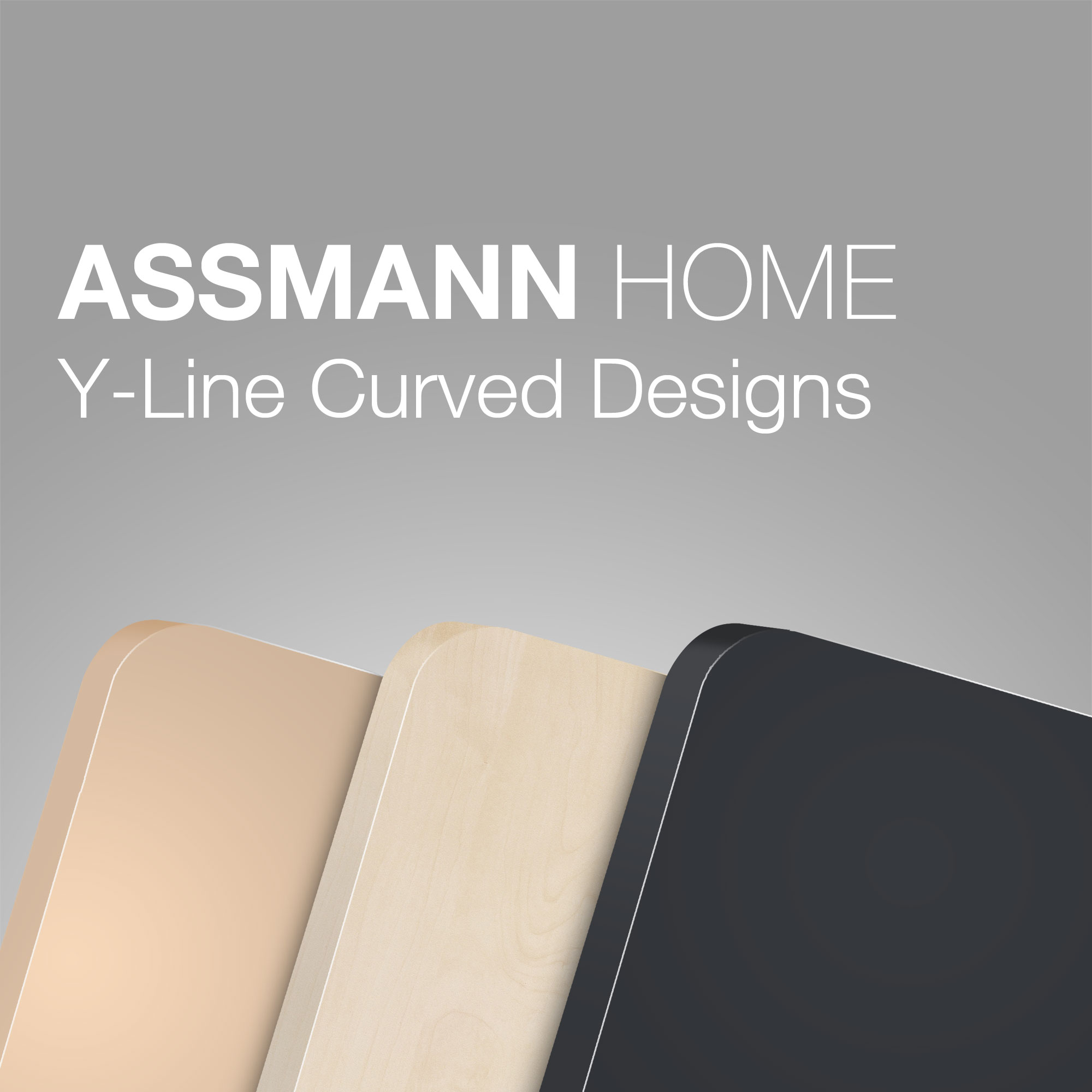 Große Schrift mit dem Text 'ASSMANN HOME Y-Line Curved Designs' über drei Tischplatten in verschiedenen Farben: beige, helles Holz und schwarz.